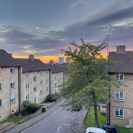 Beautiful 3-Bed Apartment At Swiss Cottage London Exterior foto