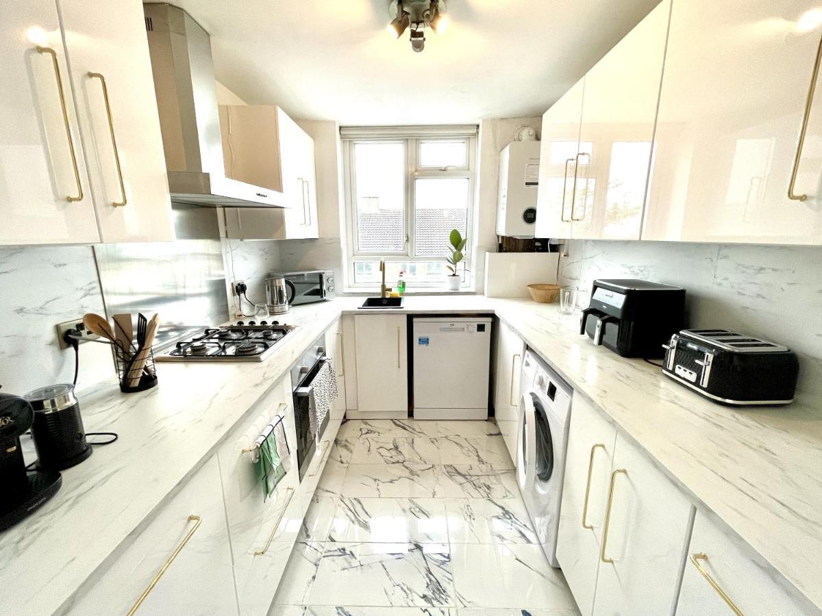 Beautiful 3-Bed Apartment At Swiss Cottage London Exterior foto
